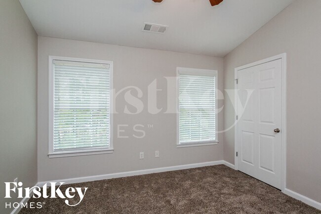 Building Photo - 10140 Benton Woods Dr