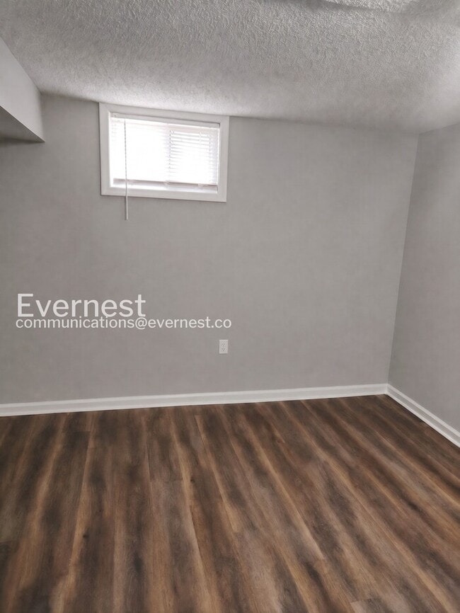 Building Photo - 4 Bed, 2 Bath Home with Garage / Pet-Friendly / Coming Soon!