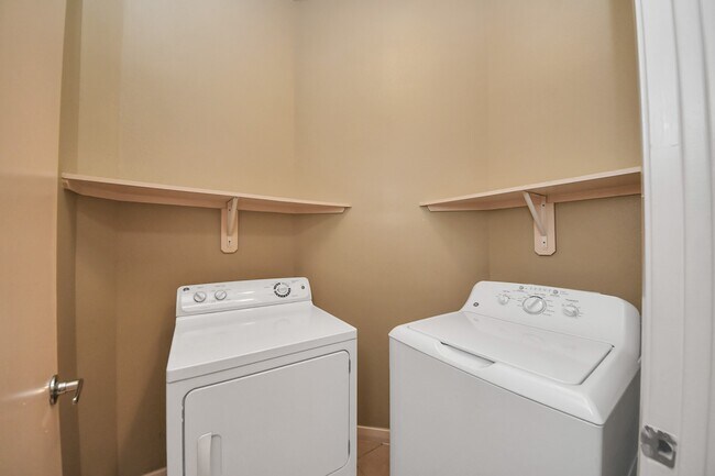 Building Photo - 5455 Richmond Ave.