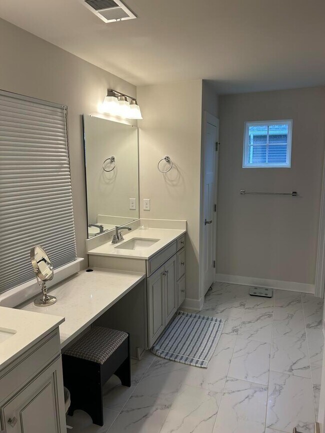 Building Photo - 603 Spring Hollow Dr