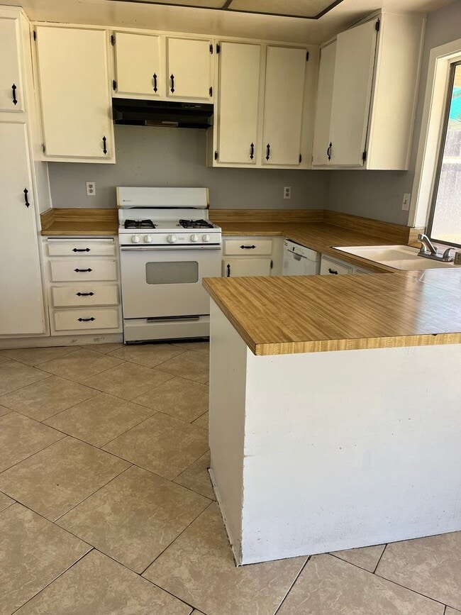 Building Photo - Single Story Home