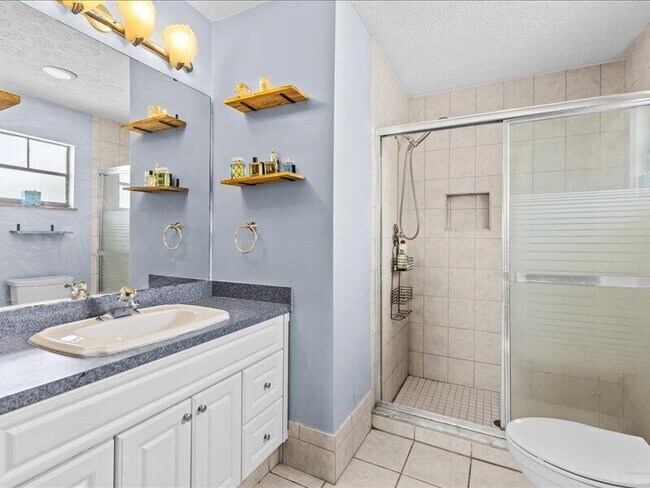 Building Photo - 1297 SE Floresta Dr