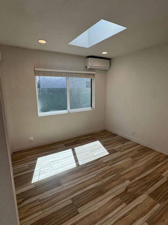 Building Photo - Cozy Carson Back House with Skylights & Washer/Dryer