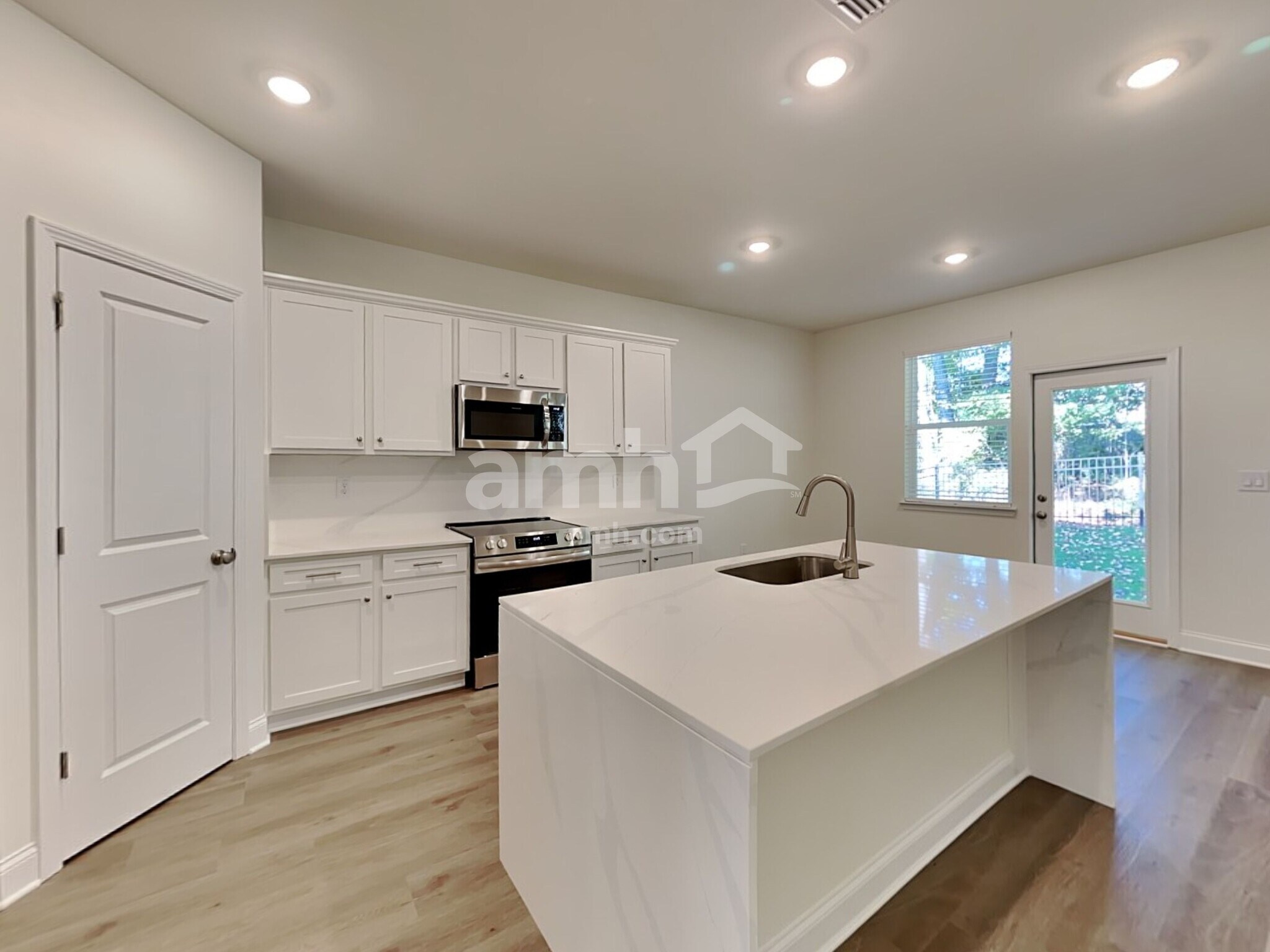 Building Photo - 850 Jubilation St