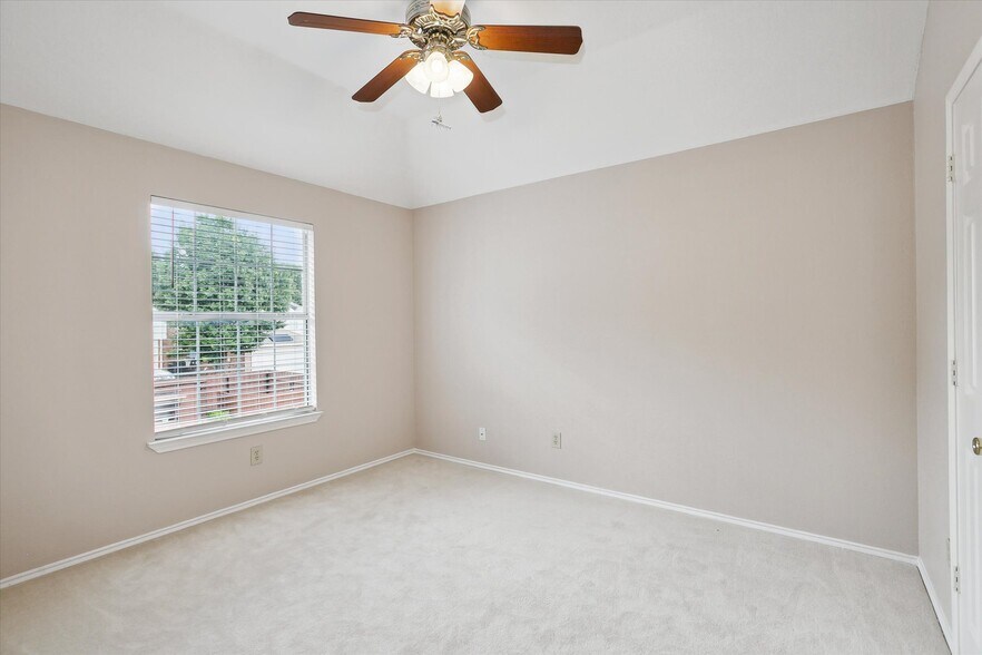 Building Photo - 7100 Amethyst Ln