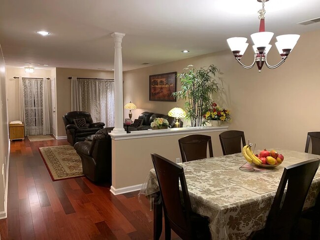 Building Photo - 304 Harvest Ln