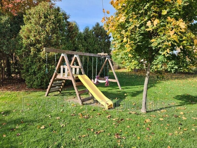 Building Photo - 120 68th Pl