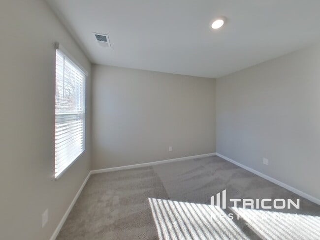 Building Photo - 149 Victory Cir