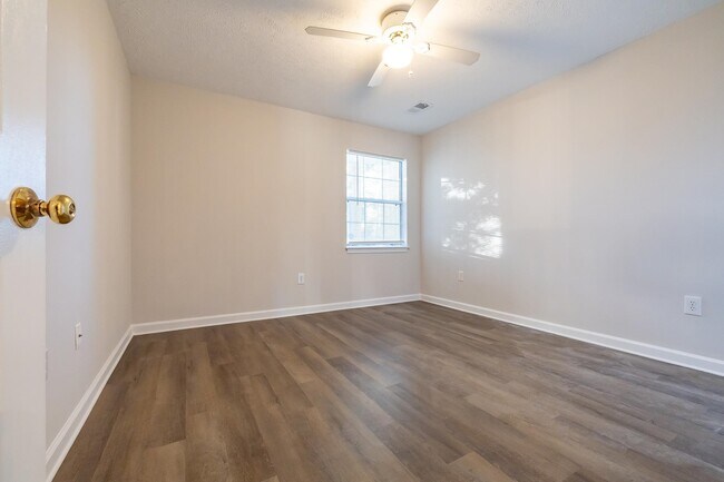 Building Photo - 9550 Dunes Gables Dr