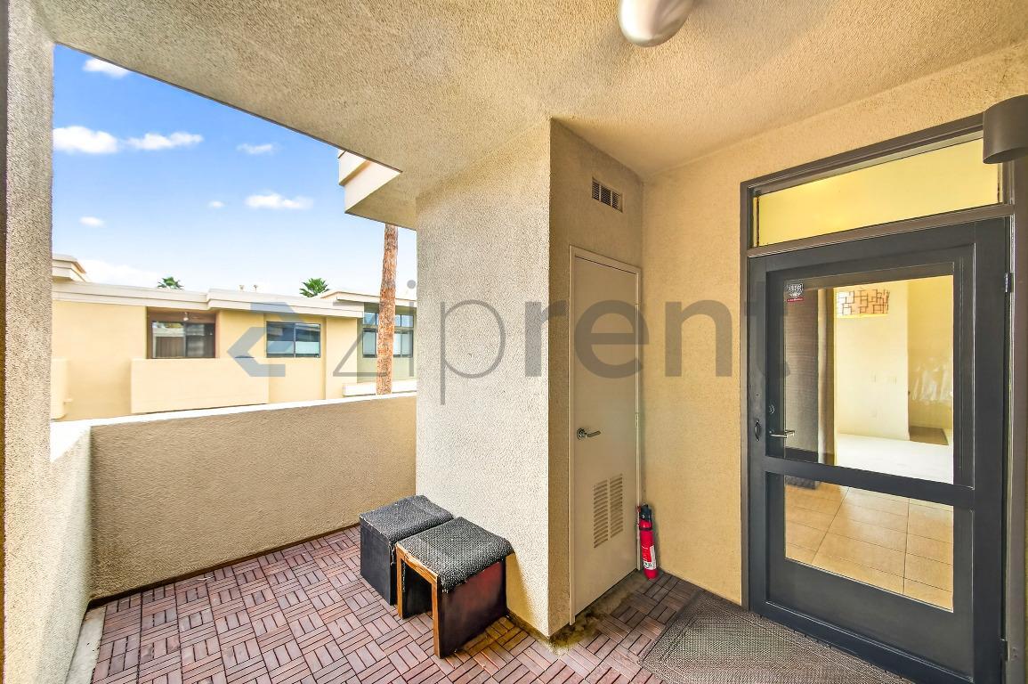 Building Photo - 1010 E Palm Canyon Dr