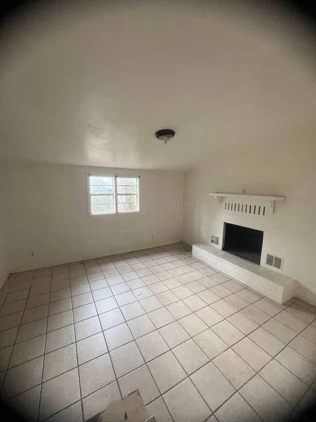 Building Photo - Section 8/ First month special