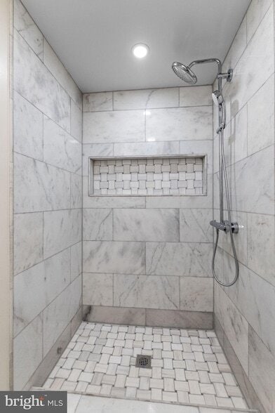 Building Photo - 145 D St SE