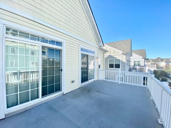 Building Photo - Spacious Condo - Waterfront Community - Av...