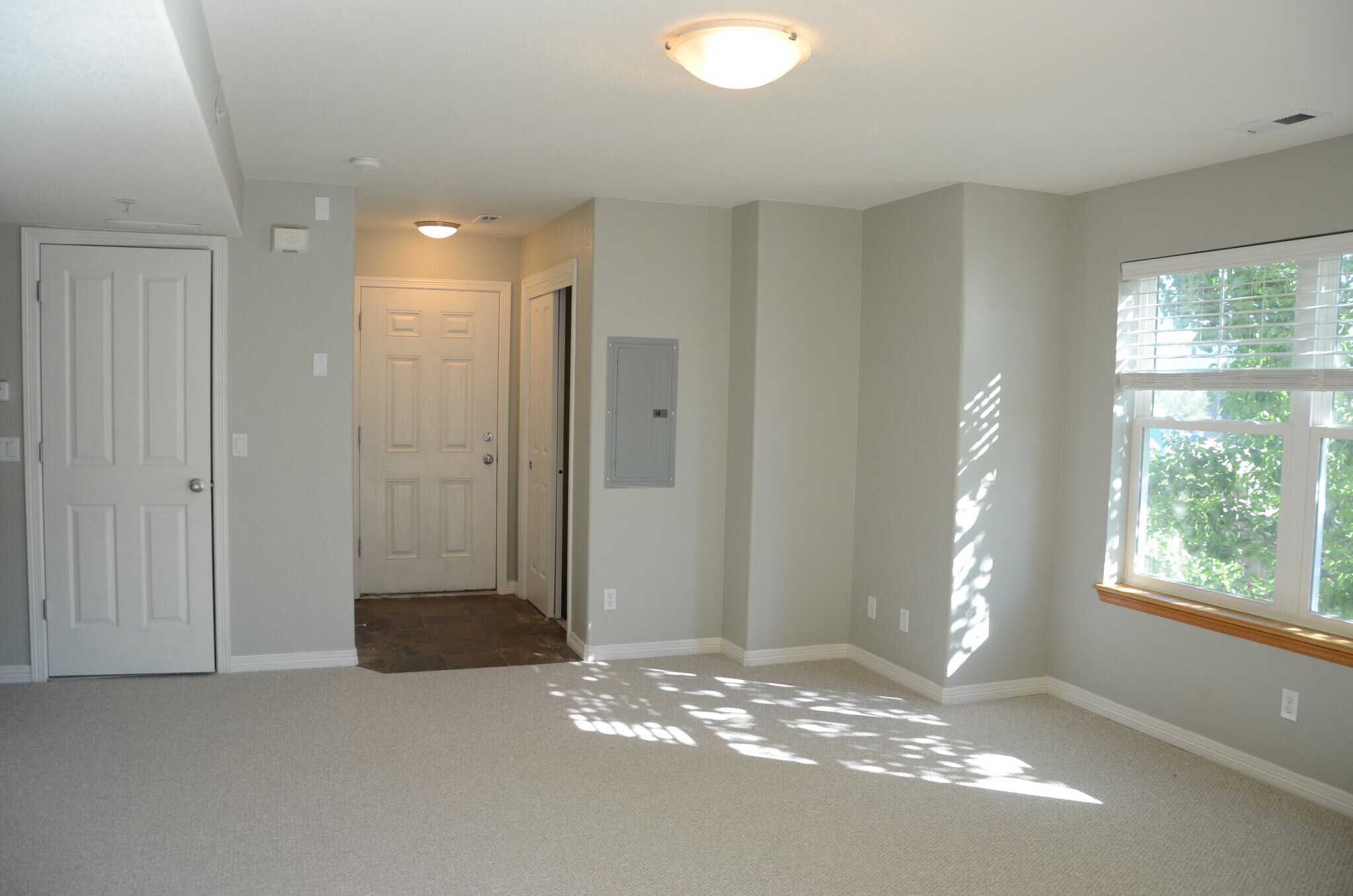 Entrance way with storage closets - 1021 Laramie Blvd