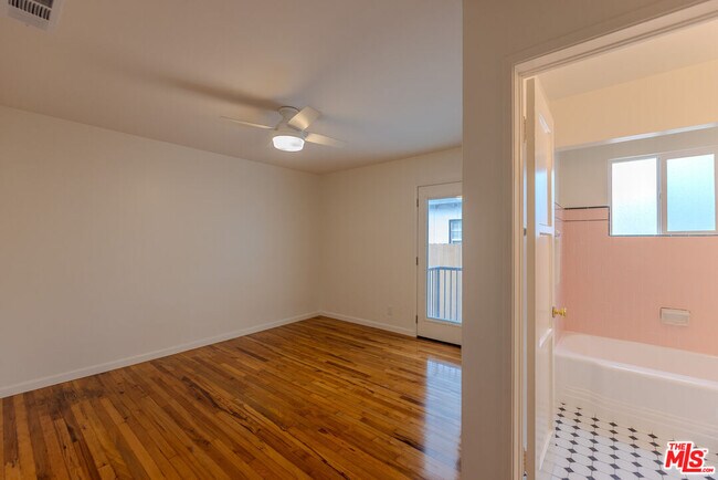 Building Photo - 302 N Maple St
