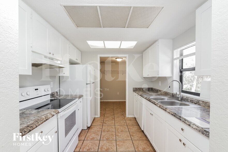 Building Photo - 5497 Lady Slipper Ave