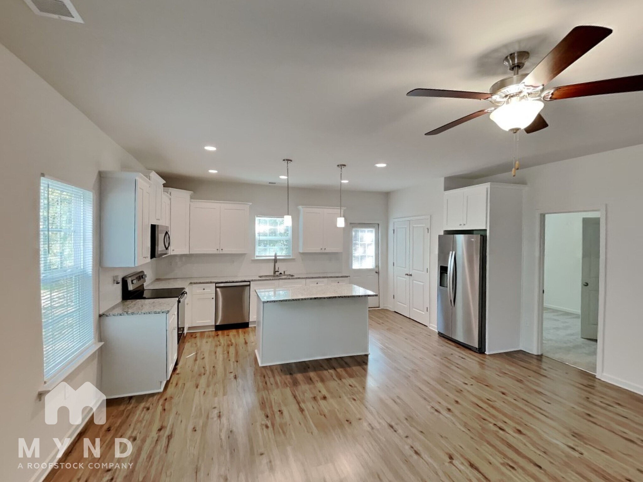 Building Photo - 203 S Skyland Dr