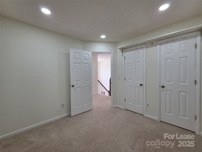 Building Photo - 7106 Spring Creek Ln