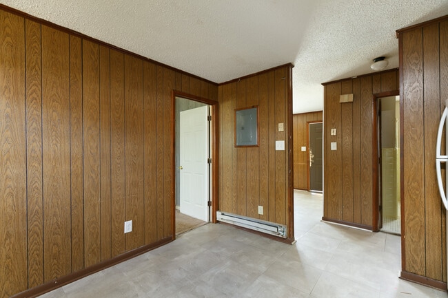 Building Photo - 1049 Rulnick St