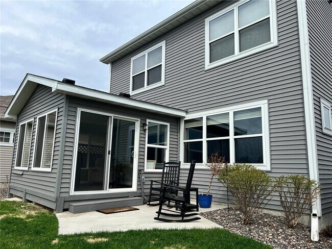 Building Photo - 7303 Fir Ln N