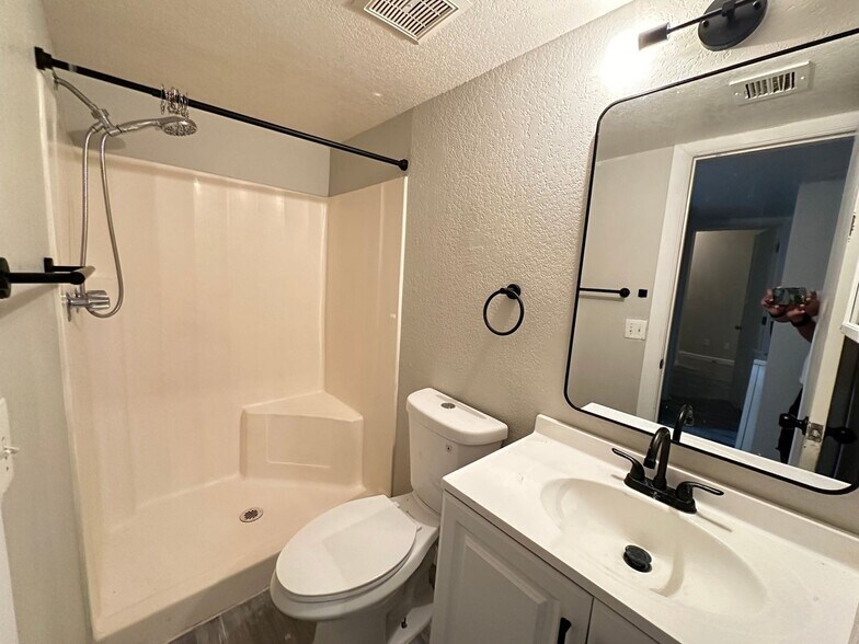 Building Photo - 2814 E Kathleen Rd