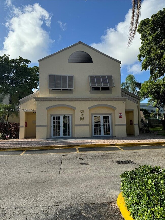 Building Photo - 8290 Lake Dr