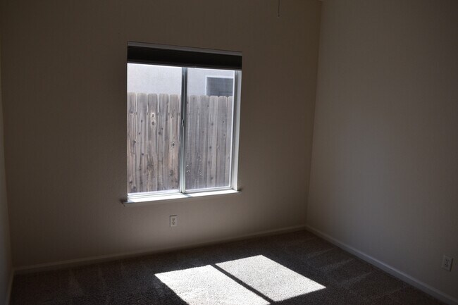 Building Photo - 1785 E Turnberry Ave