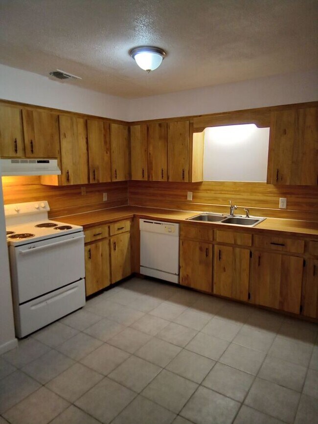 Building Photo - Spacious Duplex Home in Lakeland, FL