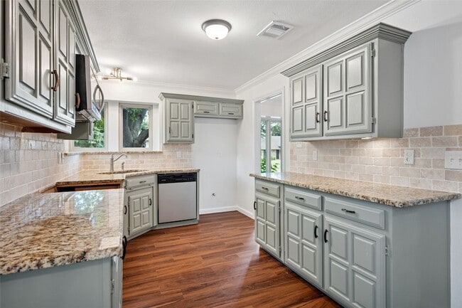 Building Photo - 5502 Coronado Dr