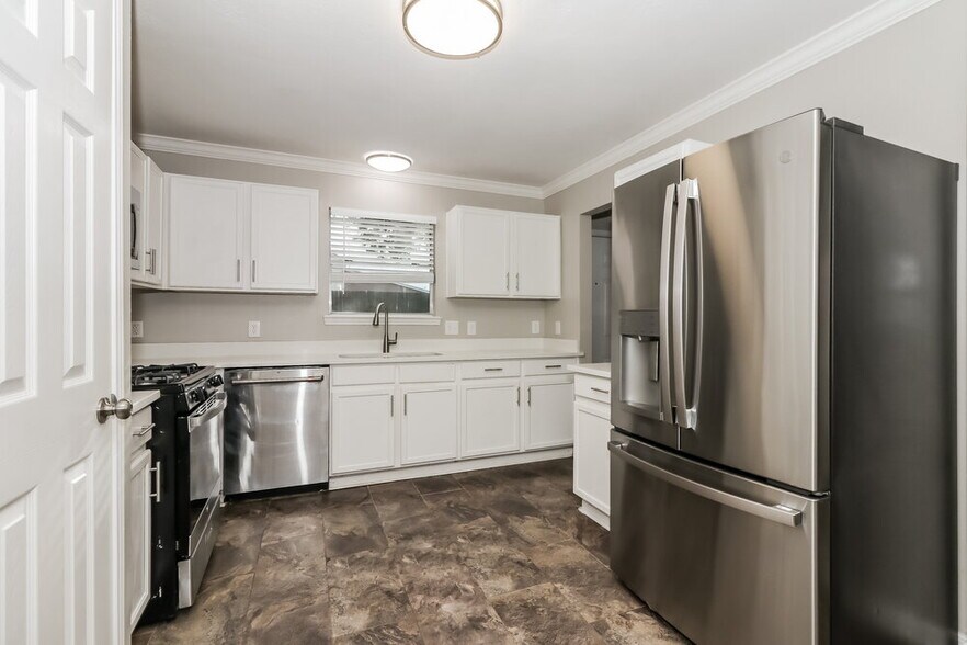 Building Photo - 3615 Rolling Springs Ln