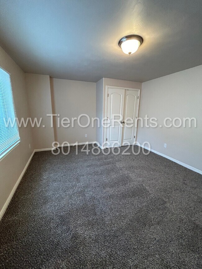 Building Photo - This property offers a NO DEPOSIT option a...