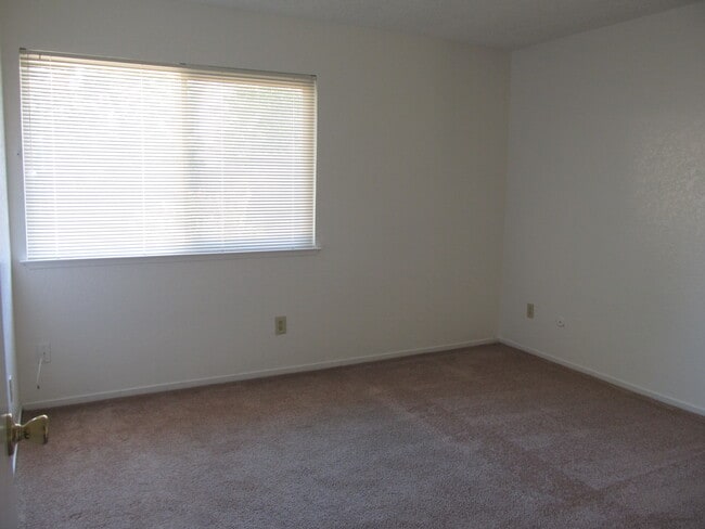 Building Photo - 9433 Maria Way