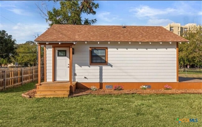 Primary Photo - 409 S Saunders St