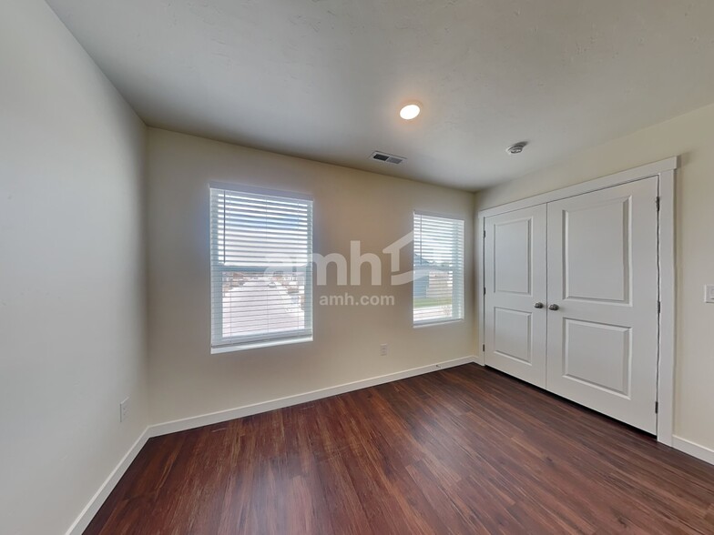 Building Photo - 1480 N Garnet Creek Ave