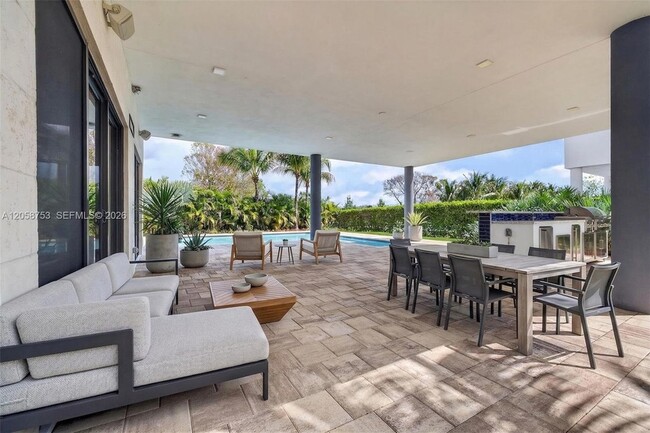 Building Photo - 16709 Botaniko Dr N