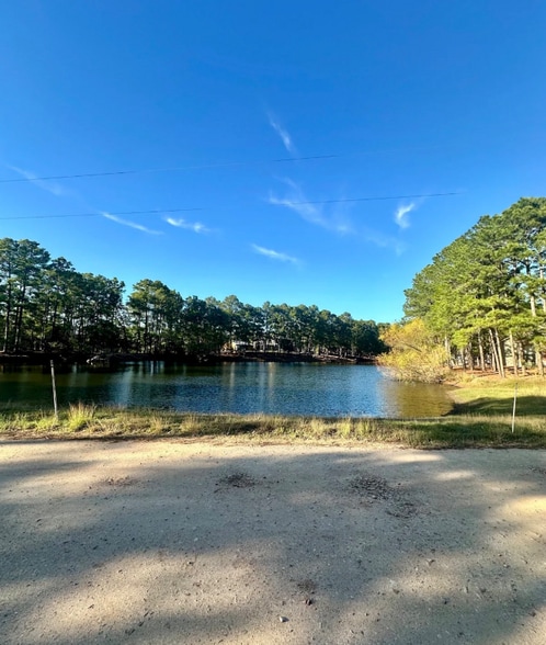 Building Photo - 1135 Red Fox Rd