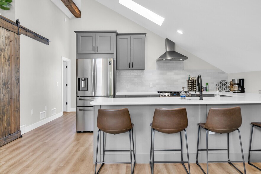 Building Photo - 646 S Lincoln St