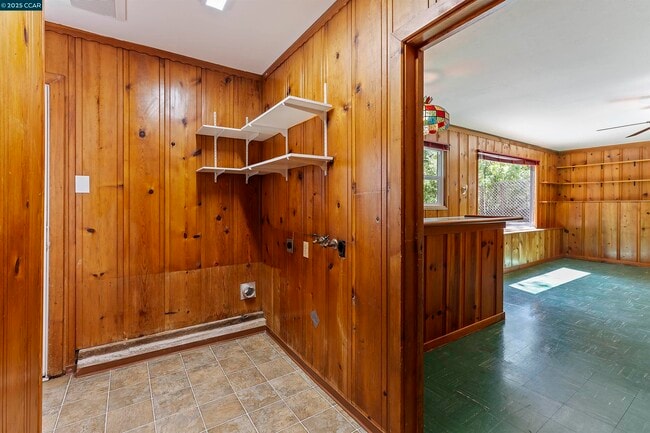 Building Photo - 15 Los Amigos Ct