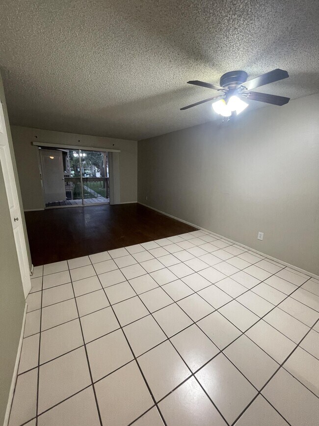 Building Photo - 5506 Pokeweed Ct