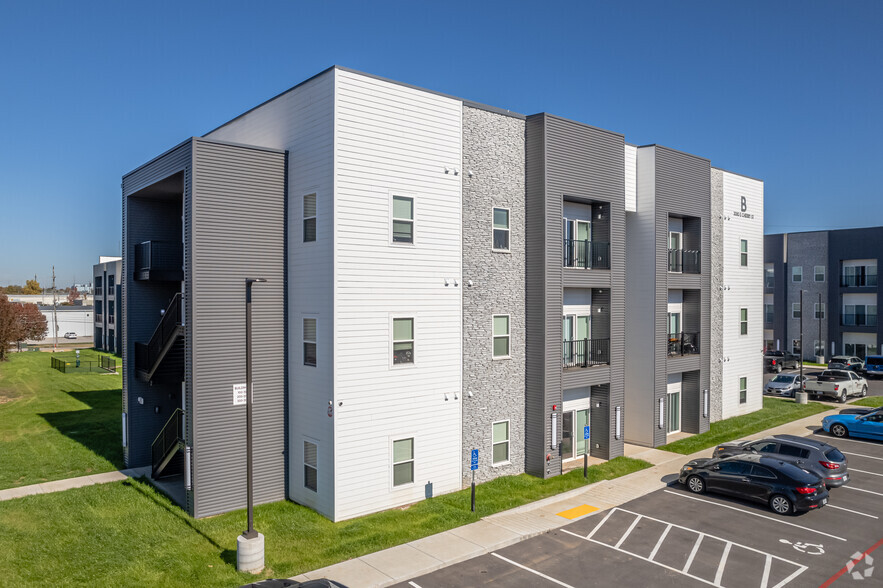 Building Photo - The Crossings at East Cherry