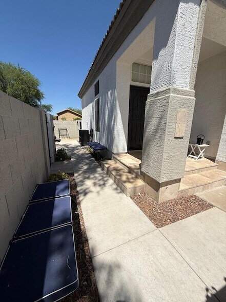 Building Photo - 4304 E Milton Dr