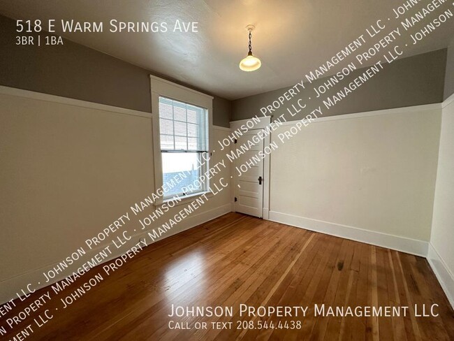 Building Photo - One of a Kind North End Boise Apartment! 7...