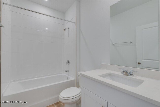 Building Photo - 3299 Lago Vis Dr