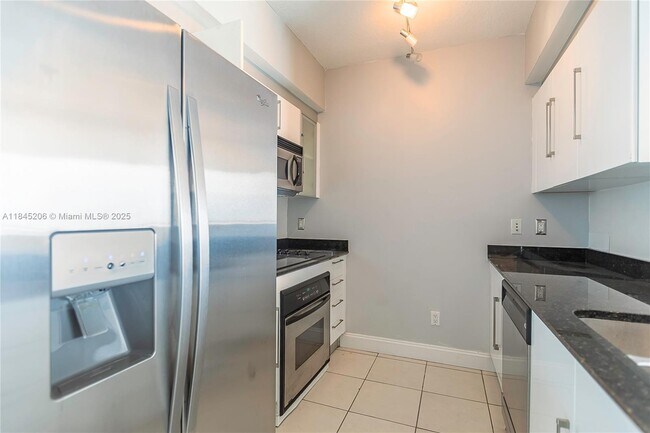 Building Photo - 325 S Biscayne Blvd
