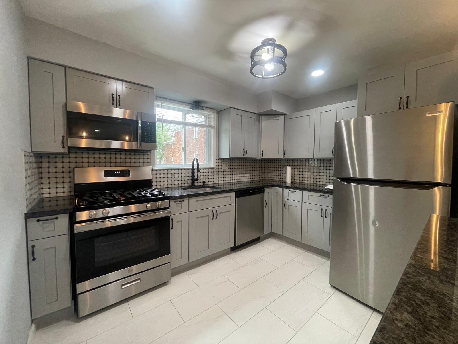 Building Photo - 180 Littleton Rd