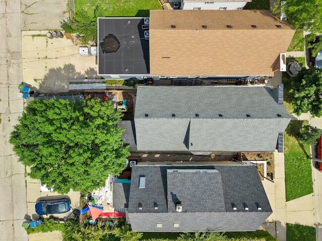 Building Photo - 3149 S Howell Ave