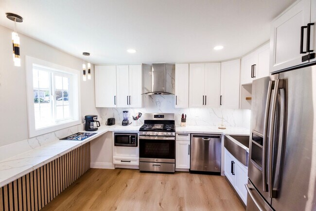 Building Photo - 6168 Cumberland St