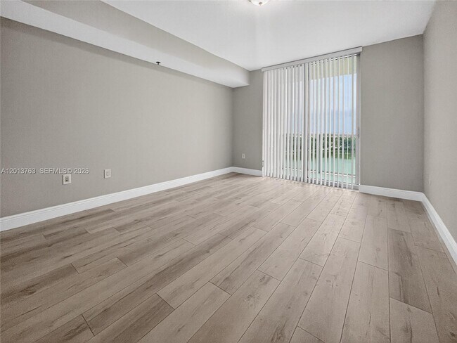 Building Photo - 2681 N Flamingo Rd