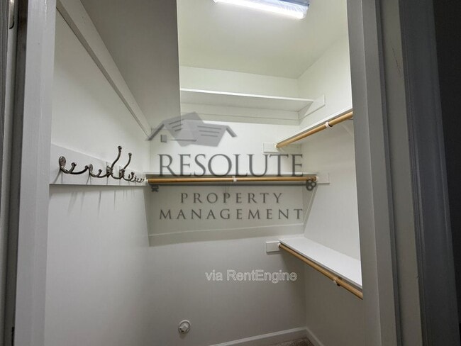 Building Photo - 303 Sugar Maple Ave