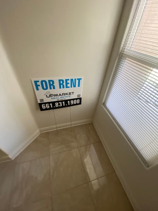 Building Photo - Elegant 3-Bedroom Home in Seven Oaks